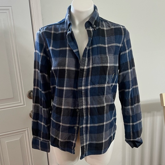 Eddie Bauer Other - Eddie Bauer Blue and White Casual Button Down Shirt